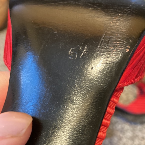 Special occasion shoes in red satin - Picture 4 of 5